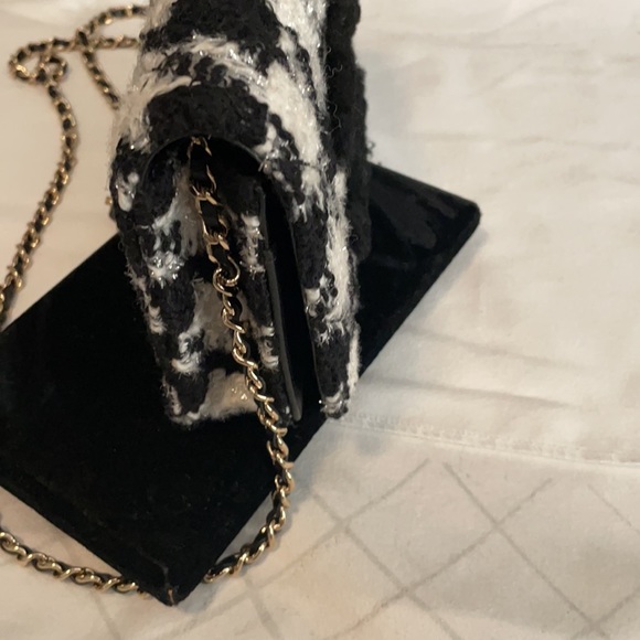 Chanel Tweed Houndstooth 19k O mini Bag 🔥 - Picture 11 of 11